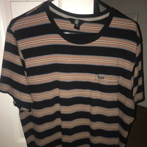 VOLCOM STRIPED TEE SIZE L